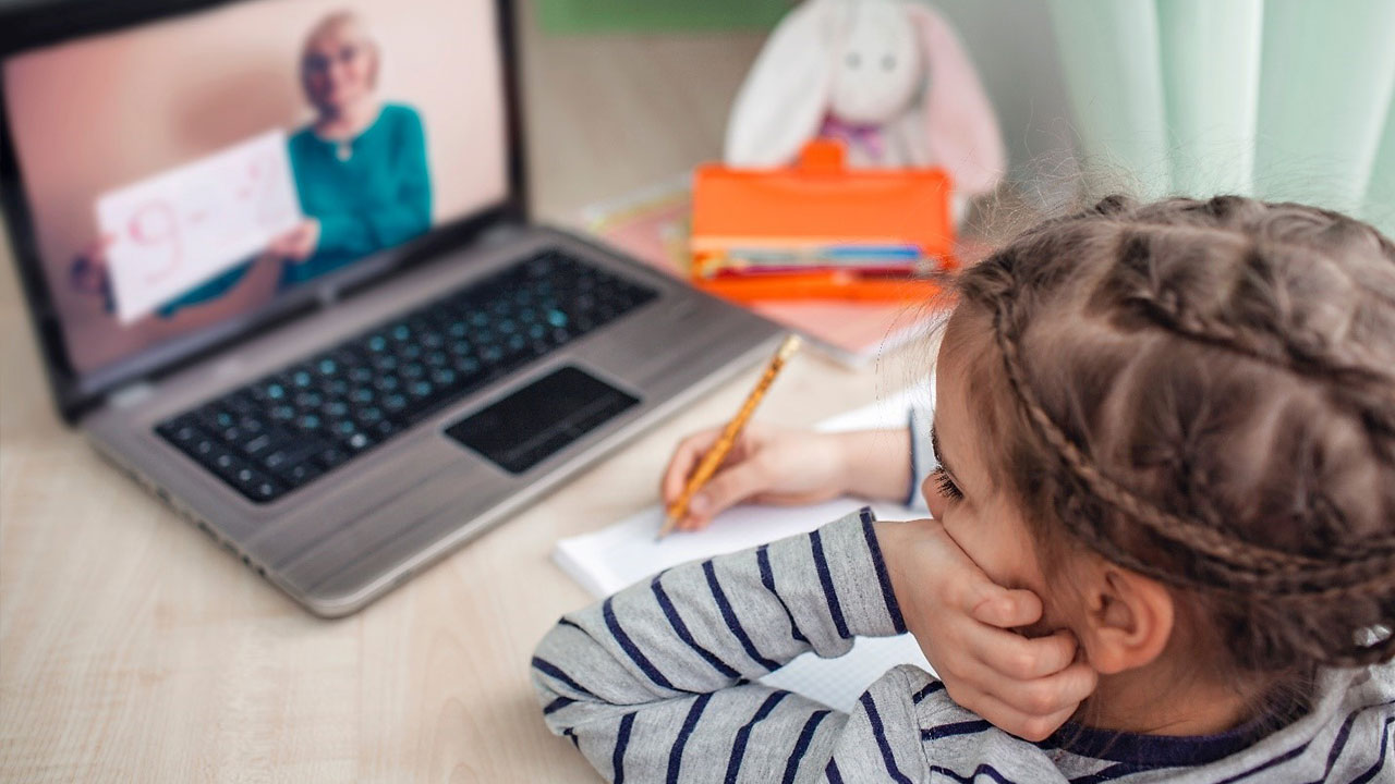 Staying Informed: 5 Advantages and Disadvantages of Online Pre Schooling