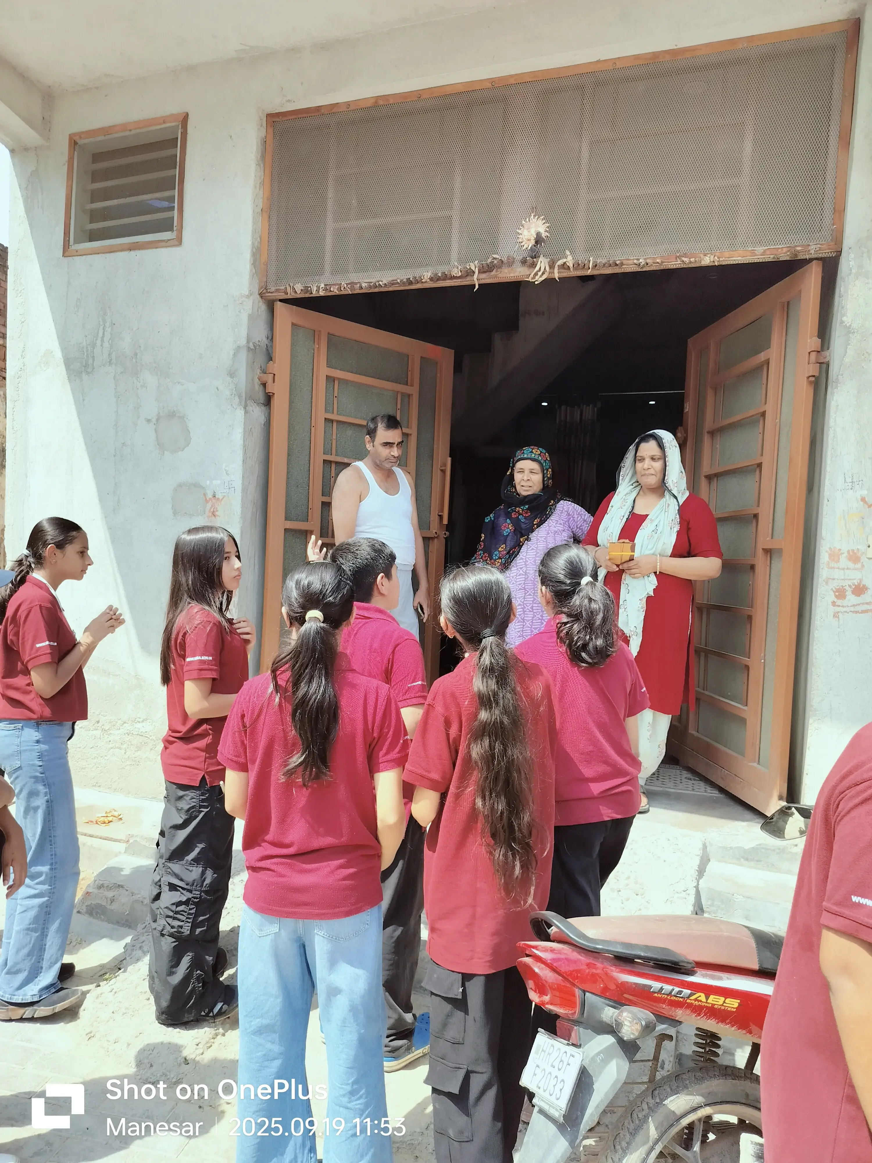 Hands-on art learning with colors and imagination